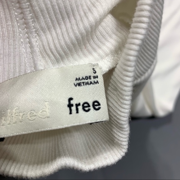 Aritzia Wilfred Free Lucie turtleneck - Picture 5 of 7